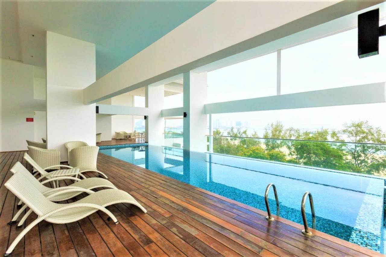 Sunrise Gurney Premium Executive City/Seafront Suite - Penang George Town Exteriör bild