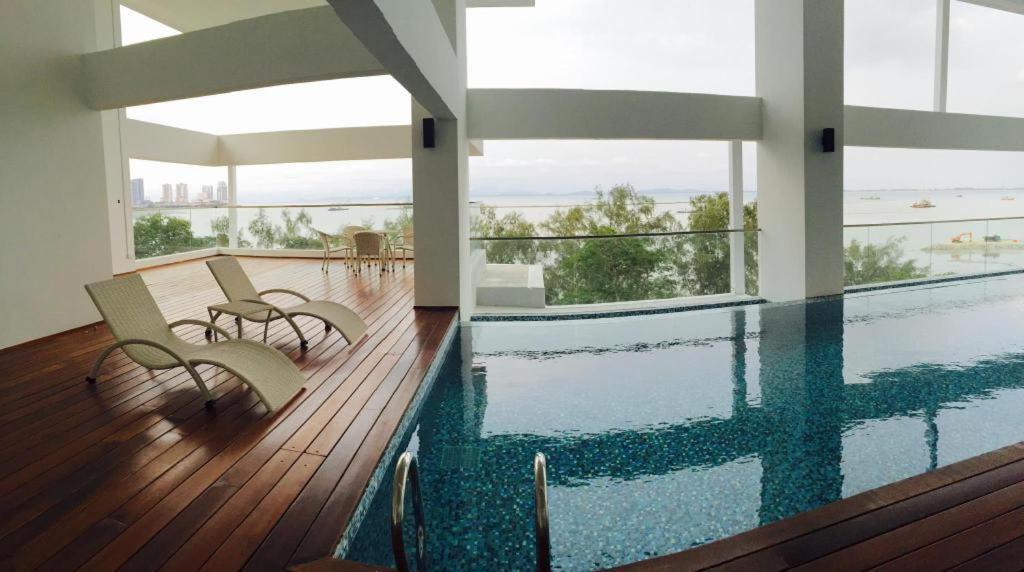 Sunrise Gurney Premium Executive City/Seafront Suite - Penang George Town Exteriör bild
